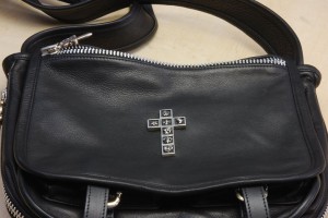 真っ直ぐに付けるのは難しいです。