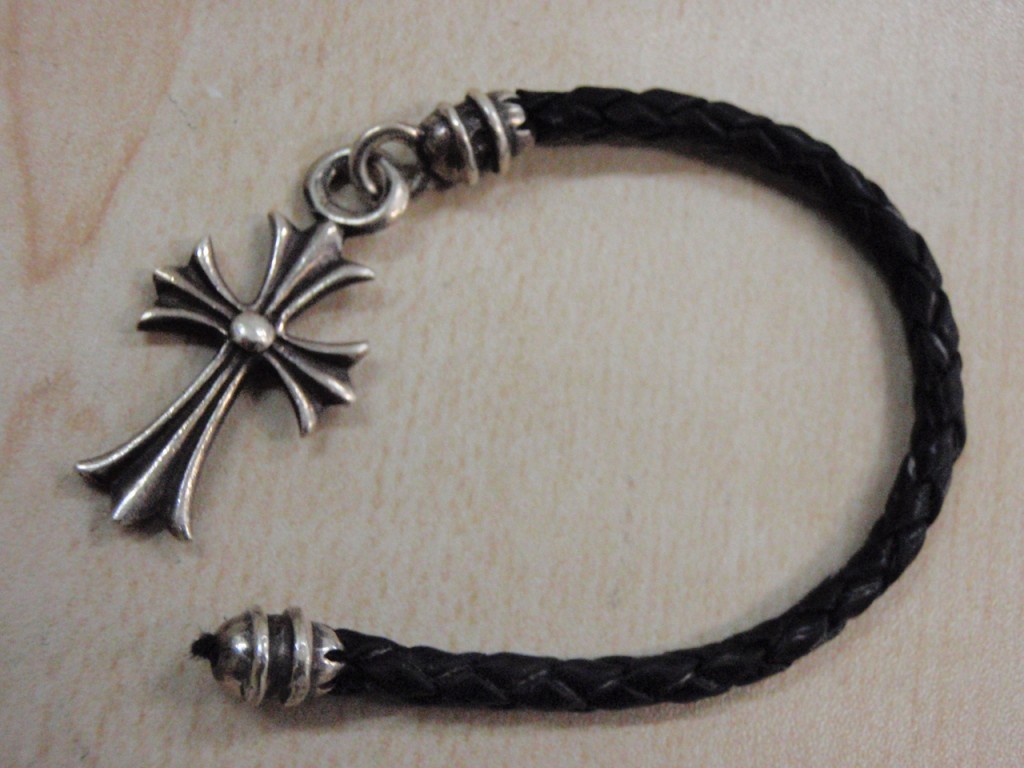 修理前の携帯ストラップ　タイニーブレイドクロス