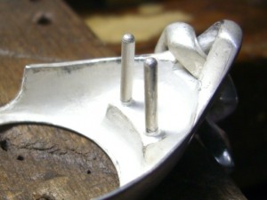 これで、時計を固定します。