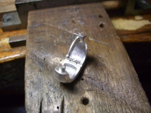 細くするだけでは、装着できないので加工しました。