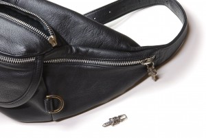 修理前、ダガーパーツが外れてしまいました。