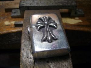 ガタツキがあるので、修理します。