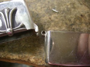 ジョイント部分の穴が広がっています。これが原因です。