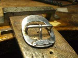 元通りに取り付けます。但しこのままでは、再度外れてしまいます。