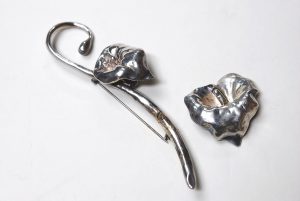 花の部分が外れています。