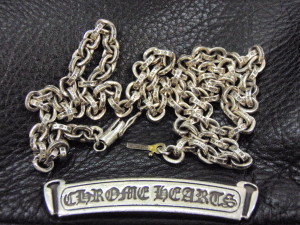 修理前、差し込み金具が無くなってます。