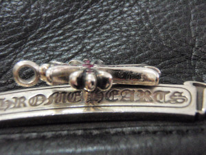 側面、文字が薄くなっています。