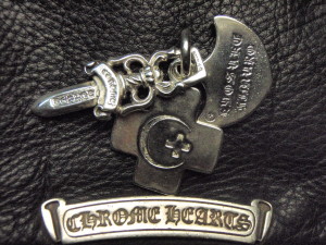 燻しが取れたペンダント