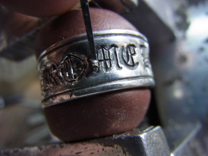 痕が残っているので彫りやすいです。