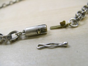 ペーパーチェーンネックレス　修理前