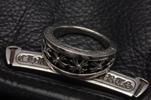 クロムハーツ　ナローVバンドCHクロスリングのサイズ直し