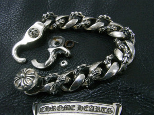 修理前のクリップブレスレット